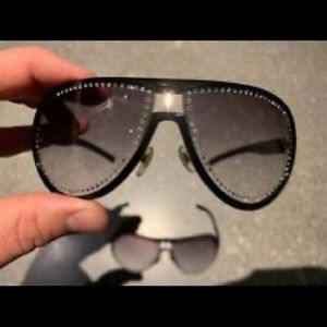 IN SEARCH OF GUCCI SUNGLASSES
